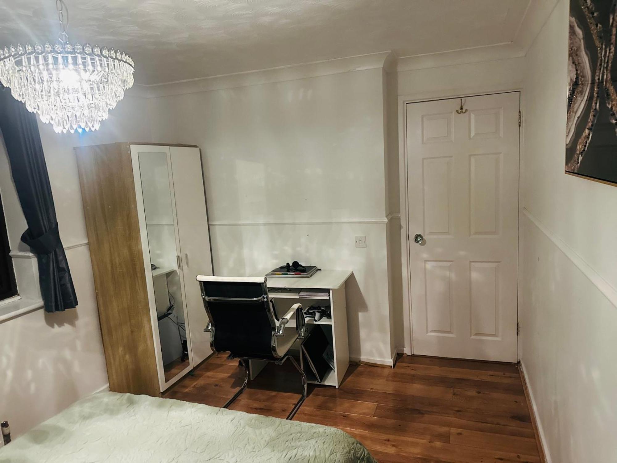 Home Away From Home Swindon Eksteriør billede