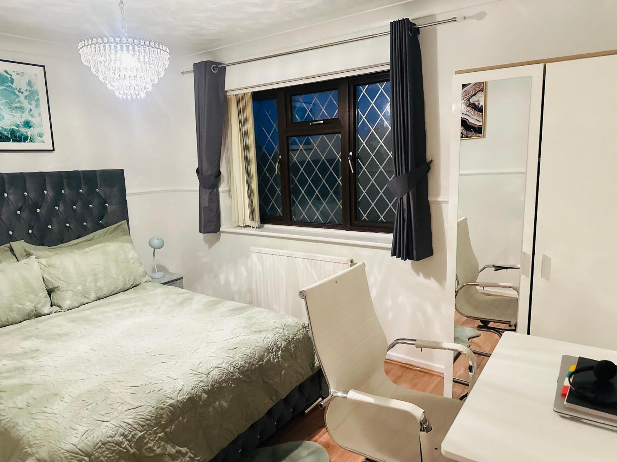 Home Away From Home Swindon Eksteriør billede