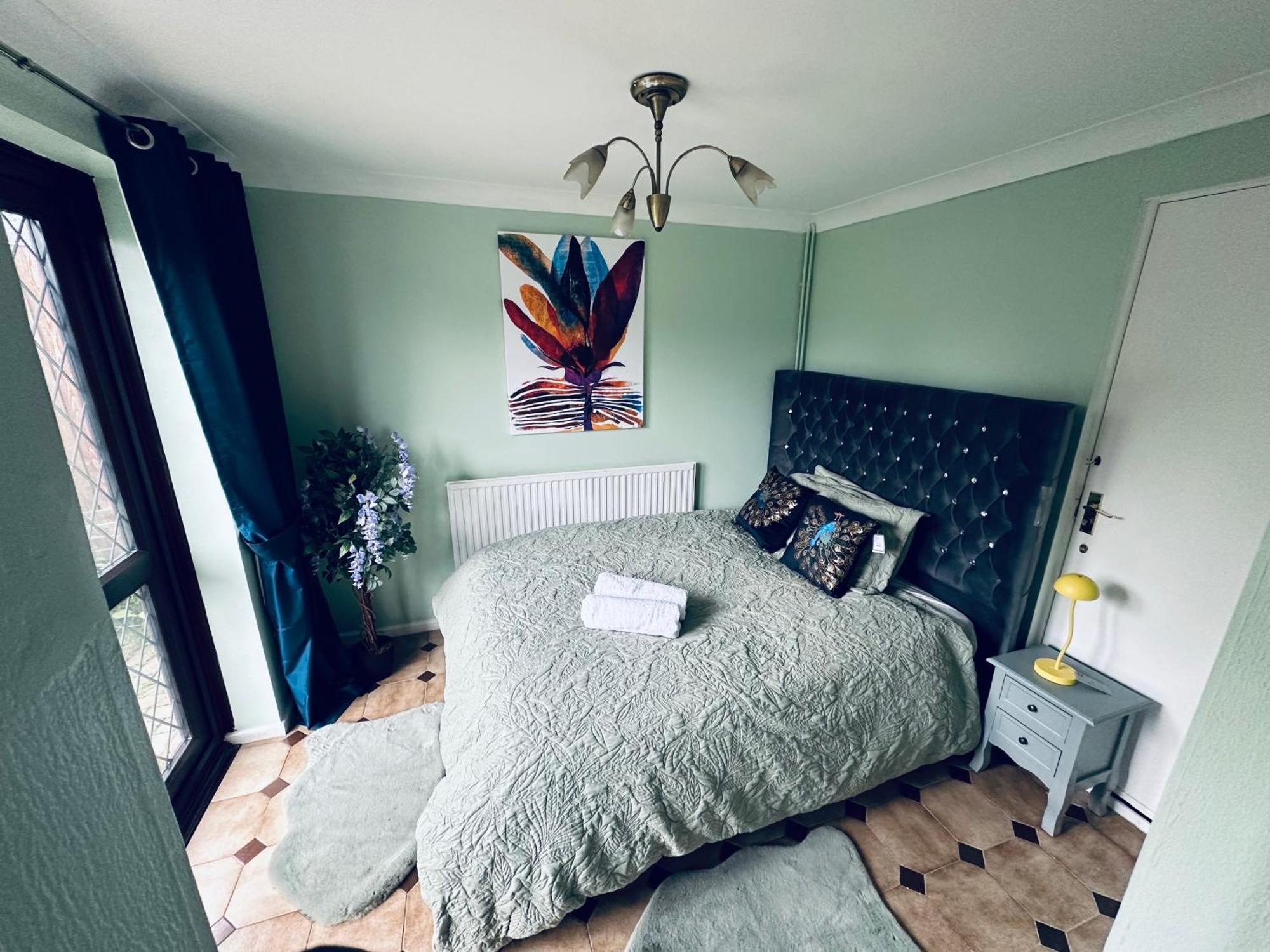 Home Away From Home Swindon Eksteriør billede